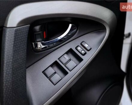 Білий Тойота РАВ 4, об'ємом двигуна 0 л та пробігом 253 тис. км за 6200 $, фото 14 на Automoto.ua