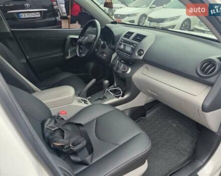 Белый Тойота РАВ 4, объемом двигателя 2.5 л и пробегом 191 тыс. км за 12500 $, фото 3 на Automoto.ua