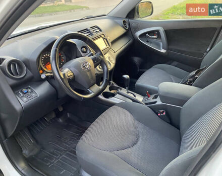 Тойота РАВ 4 2012 в Киеве на Automoto.ua Белый Тойота РАВ 4, объемом двигателя 1.99 л и пробегом 125 тыс. км за 16500 $, фото 10 на Automoto.ua