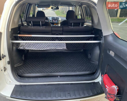 Тойота РАВ 4 2012 в Киеве на Automoto.ua Белый Тойота РАВ 4, объемом двигателя 1.99 л и пробегом 125 тыс. км за 16500 $, фото 24 на Automoto.ua