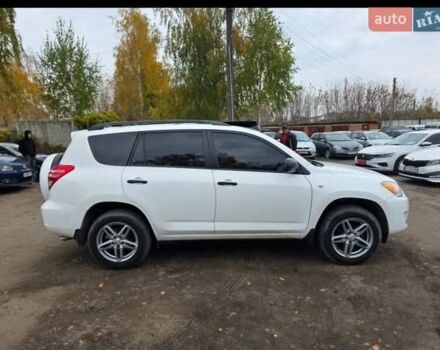 Белый Тойота РАВ 4, объемом двигателя 2.5 л и пробегом 191 тыс. км за 12500 $, фото 9 на Automoto.ua