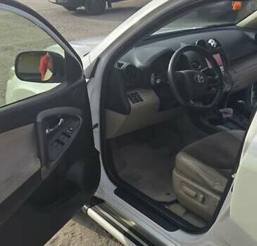 Белый Тойота РАВ 4, объемом двигателя 2 л и пробегом 296 тыс. км за 15000 $, фото 8 на Automoto.ua