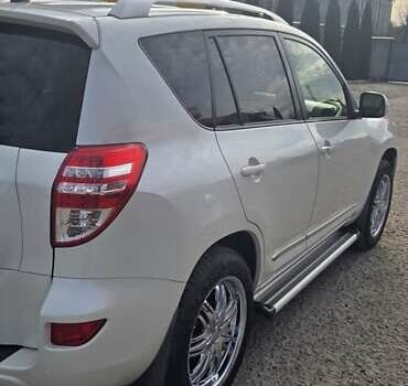 Белый Тойота РАВ 4, объемом двигателя 2 л и пробегом 296 тыс. км за 15000 $, фото 4 на Automoto.ua