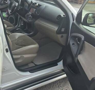 Белый Тойота РАВ 4, объемом двигателя 2 л и пробегом 296 тыс. км за 15000 $, фото 11 на Automoto.ua