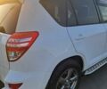 Білий Тойота РАВ 4, об'ємом двигуна 2 л та пробігом 208 тис. км за 12000 $, фото 3 на Automoto.ua