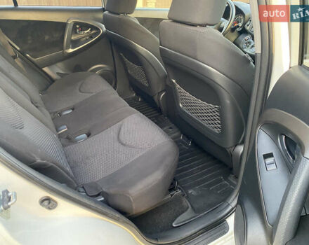 Тойота РАВ 4 2012 в Киеве на Automoto.ua Белый Тойота РАВ 4, объемом двигателя 1.99 л и пробегом 125 тыс. км за 16500 $, фото 12 на Automoto.ua