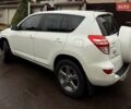 Білий Тойота РАВ 4, об'ємом двигуна 2 л та пробігом 132 тис. км за 15500 $, фото 4 на Automoto.ua