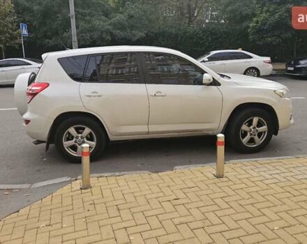 Білий Тойота РАВ 4, об'ємом двигуна 2 л та пробігом 164 тис. км за 13700 $, фото 1 на Automoto.ua