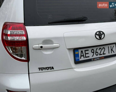 Білий Тойота РАВ 4, об'ємом двигуна 2 л та пробігом 173 тис. км за 12499 $, фото 3 на Automoto.ua
