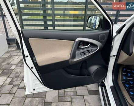 Білий Тойота РАВ 4, об'ємом двигуна 2 л та пробігом 297 тис. км за 14900 $, фото 13 на Automoto.ua
