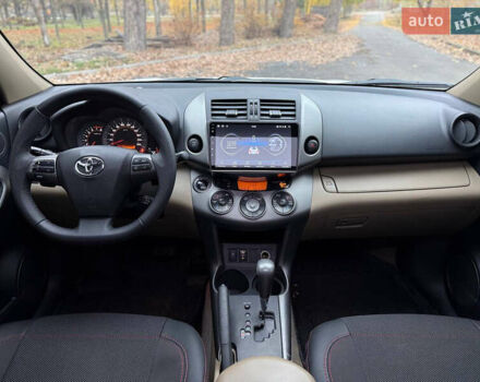 Білий Тойота РАВ 4, об'ємом двигуна 2 л та пробігом 173 тис. км за 12499 $, фото 8 на Automoto.ua