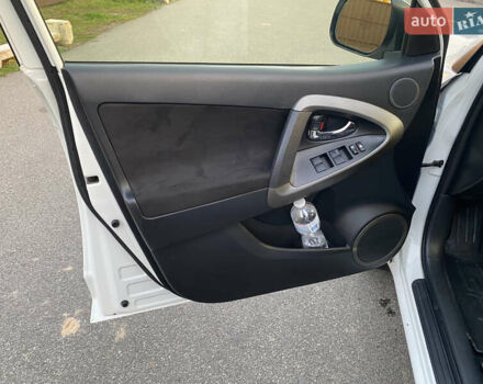 Тойота РАВ 4 2012 в Киеве на Automoto.ua Белый Тойота РАВ 4, объемом двигателя 1.99 л и пробегом 125 тыс. км за 16500 $, фото 9 на Automoto.ua