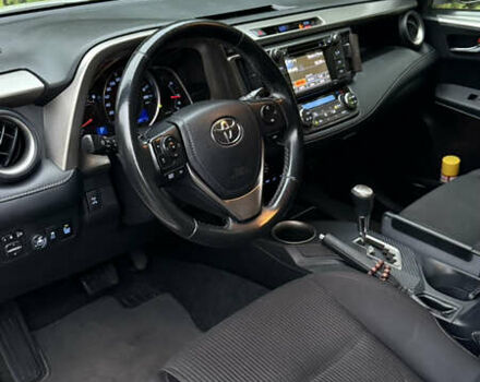 Білий Тойота РАВ 4, об'ємом двигуна 1.99 л та пробігом 320 тис. км за 14900 $, фото 9 на Automoto.ua