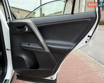 Белый Тойота РАВ 4, объемом двигателя 2.5 л и пробегом 79 тыс. км за 19200 $, фото 39 на Automoto.ua