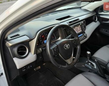 Тойота РАВ 4 2013 в Тернополе на Automoto.ua Белый Тойота РАВ 4, объемом двигателя 2.49 л и пробегом 169 тыс. км за 15999 $, фото 20 на Automoto.ua