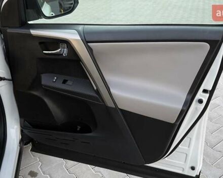 Тойота РАВ 4 2013 в Тернополе на Automoto.ua Белый Тойота РАВ 4, объемом двигателя 2.49 л и пробегом 169 тыс. км за 15999 $, фото 35 на Automoto.ua