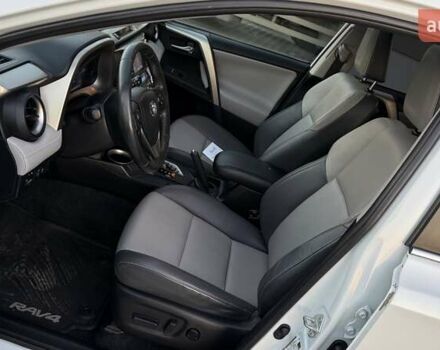 Тойота РАВ 4 2013 в Тернополе на Automoto.ua Белый Тойота РАВ 4, объемом двигателя 2.49 л и пробегом 169 тыс. км за 15999 $, фото 18 на Automoto.ua