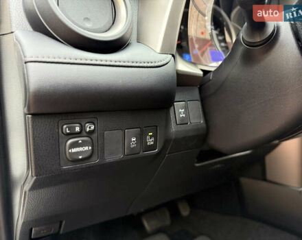 Белый Тойота РАВ 4, объемом двигателя 2.5 л и пробегом 79 тыс. км за 19200 $, фото 48 на Automoto.ua