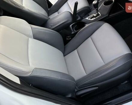 Тойота РАВ 4 2013 в Тернополе на Automoto.ua Белый Тойота РАВ 4, объемом двигателя 2.49 л и пробегом 169 тыс. км за 15999 $, фото 27 на Automoto.ua