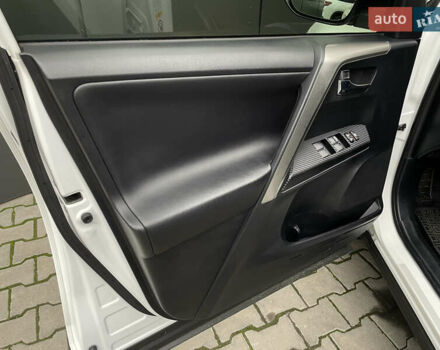 Белый Тойота РАВ 4, объемом двигателя 2.5 л и пробегом 250 тыс. км за 14000 $, фото 17 на Automoto.ua