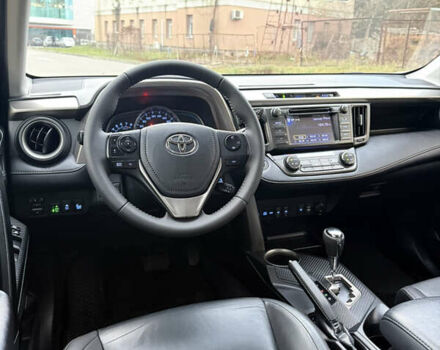 Білий Тойота РАВ 4, об'ємом двигуна 2.5 л та пробігом 195 тис. км за 17300 $, фото 12 на Automoto.ua