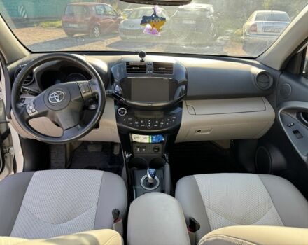 Білий Тойота РАВ 4, об'ємом двигуна 0 л та пробігом 158 тис. км за 9400 $, фото 8 на Automoto.ua