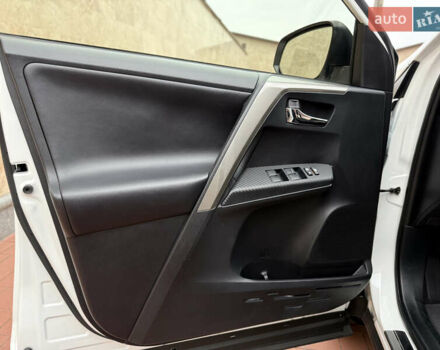 Белый Тойота РАВ 4, объемом двигателя 2.5 л и пробегом 79 тыс. км за 19200 $, фото 45 на Automoto.ua