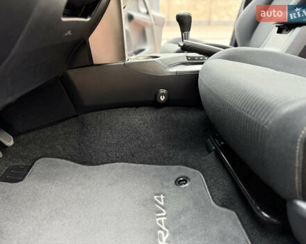 Белый Тойота РАВ 4, объемом двигателя 2.5 л и пробегом 79 тыс. км за 19200 $, фото 51 на Automoto.ua