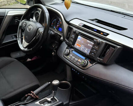 Білий Тойота РАВ 4, об'ємом двигуна 1.99 л та пробігом 320 тис. км за 14900 $, фото 12 на Automoto.ua