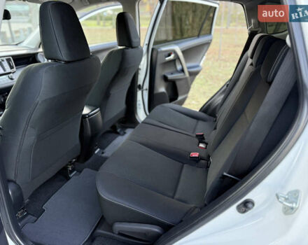 Белый Тойота РАВ 4, объемом двигателя 2 л и пробегом 98 тыс. км за 18200 $, фото 26 на Automoto.ua