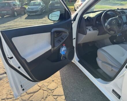 Білий Тойота РАВ 4, об'ємом двигуна 0 л та пробігом 158 тис. км за 9400 $, фото 5 на Automoto.ua