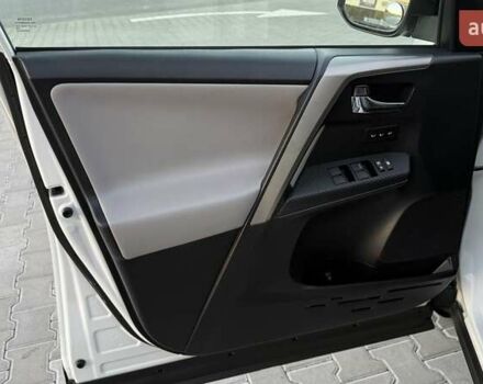 Тойота РАВ 4 2013 в Тернополе на Automoto.ua Белый Тойота РАВ 4, объемом двигателя 2.49 л и пробегом 169 тыс. км за 15999 $, фото 17 на Automoto.ua