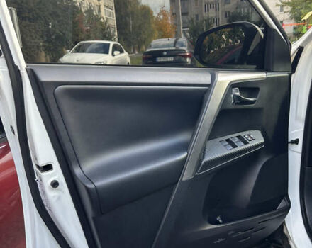 Тойота РАВ 4 2013 в Ладыжин на Automoto.ua Белый Тойота РАВ 4, объемом двигателя 2 л и пробегом 256 тыс. км за 14500 $, фото 87 на Automoto.ua