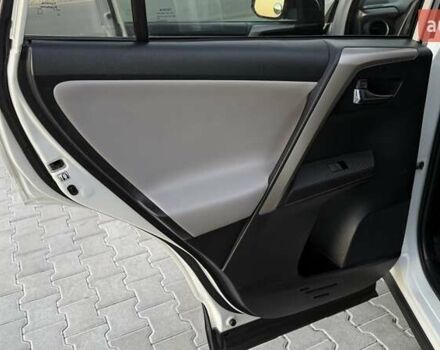 Тойота РАВ 4 2013 в Тернополе на Automoto.ua Белый Тойота РАВ 4, объемом двигателя 2.49 л и пробегом 169 тыс. км за 15999 $, фото 24 на Automoto.ua