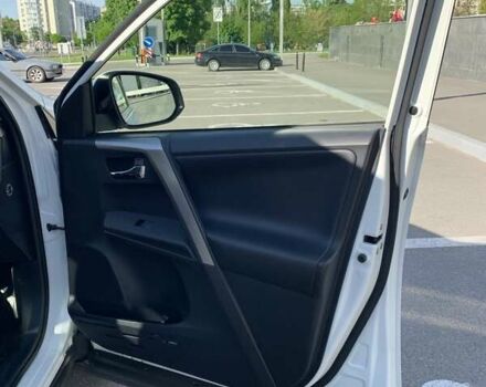 Белый Тойота РАВ 4, объемом двигателя 2.5 л и пробегом 139 тыс. км за 19000 $, фото 11 на Automoto.ua