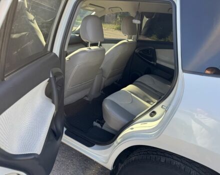 Білий Тойота РАВ 4, об'ємом двигуна 0 л та пробігом 158 тис. км за 9400 $, фото 12 на Automoto.ua