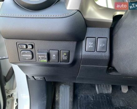 Белый Тойота РАВ 4, объемом двигателя 2.5 л и пробегом 139 тыс. км за 19000 $, фото 12 на Automoto.ua