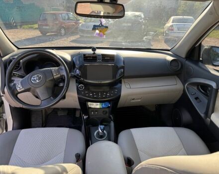 Білий Тойота РАВ 4, об'ємом двигуна 0 л та пробігом 158 тис. км за 9400 $, фото 13 на Automoto.ua