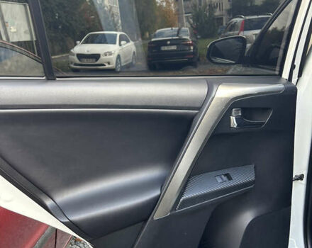Тойота РАВ 4 2013 в Ладыжин на Automoto.ua Белый Тойота РАВ 4, объемом двигателя 2 л и пробегом 256 тыс. км за 14500 $, фото 49 на Automoto.ua