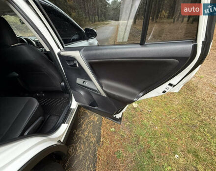 Тойота РАВ 4 2013 у Києві на Automoto.ua Білий Тойота РАВ 4, об'ємом двигуна 2 л та пробігом 192 тис. км за 16800 $, фото 37 на Automoto.ua