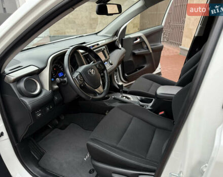 Білий Тойота РАВ 4, об'ємом двигуна 2 л та пробігом 98 тис. км за 17900 $, фото 37 на Automoto.ua