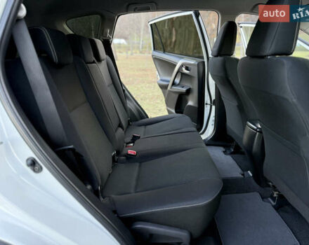 Белый Тойота РАВ 4, объемом двигателя 2 л и пробегом 98 тыс. км за 18200 $, фото 29 на Automoto.ua