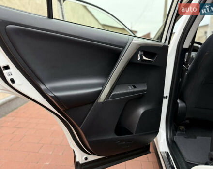 Белый Тойота РАВ 4, объемом двигателя 2.5 л и пробегом 79 тыс. км за 19200 $, фото 43 на Automoto.ua