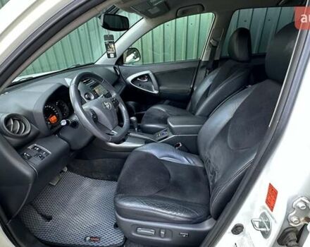 Білий Тойота РАВ 4, об'ємом двигуна 2.23 л та пробігом 199 тис. км за 14300 $, фото 12 на Automoto.ua