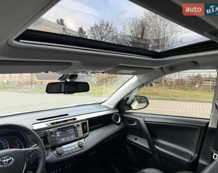 Білий Тойота РАВ 4, об'ємом двигуна 2.5 л та пробігом 195 тис. км за 17300 $, фото 14 на Automoto.ua