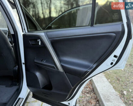 Белый Тойота РАВ 4, объемом двигателя 2 л и пробегом 98 тыс. км за 18200 $, фото 28 на Automoto.ua