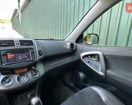 Білий Тойота РАВ 4, об'ємом двигуна 2.23 л та пробігом 199 тис. км за 14300 $, фото 7 на Automoto.ua