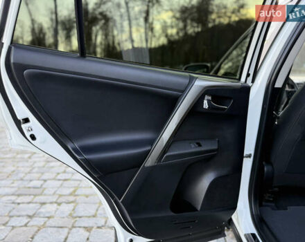 Белый Тойота РАВ 4, объемом двигателя 2 л и пробегом 98 тыс. км за 18200 $, фото 25 на Automoto.ua