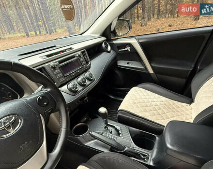 Тойота РАВ 4 2013 у Києві на Automoto.ua Білий Тойота РАВ 4, об'ємом двигуна 2 л та пробігом 192 тис. км за 16800 $, фото 30 на Automoto.ua