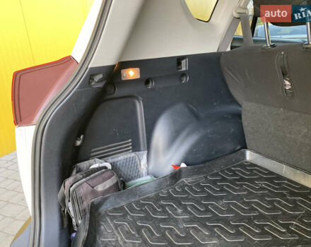 Білий Тойота РАВ 4, об'ємом двигуна 2.23 л та пробігом 158 тис. км за 15400 $, фото 49 на Automoto.ua